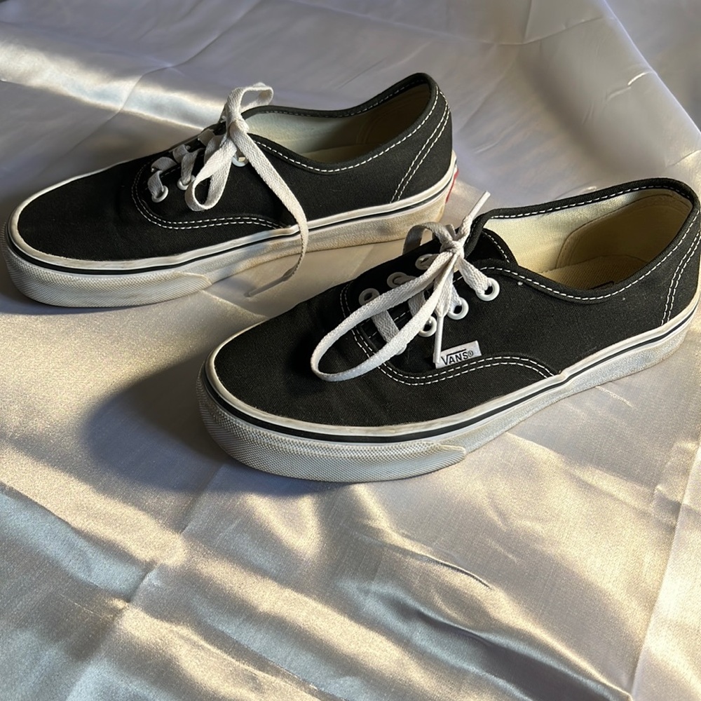 VANS | Authentic | Black | Unisex | Men’s Size 5.5 | Women’s Size 7